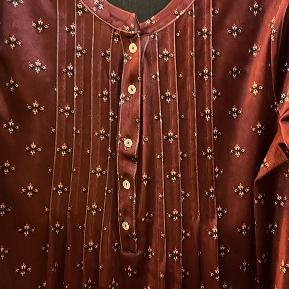 Croft & Barrow cranberry velvet , 3/4 sleeved top. Size Large - Picture 5 of 10